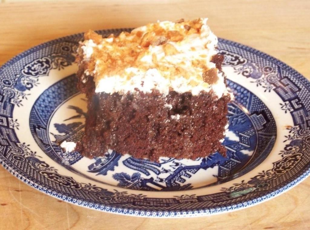 Recipe For A Butterfinger Cake Easy Butterfinger Cake- A Chocolate And Caramel Dream Cake!
